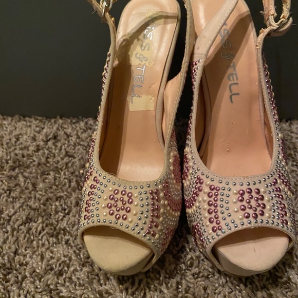 Heels - Picture 2 of 3